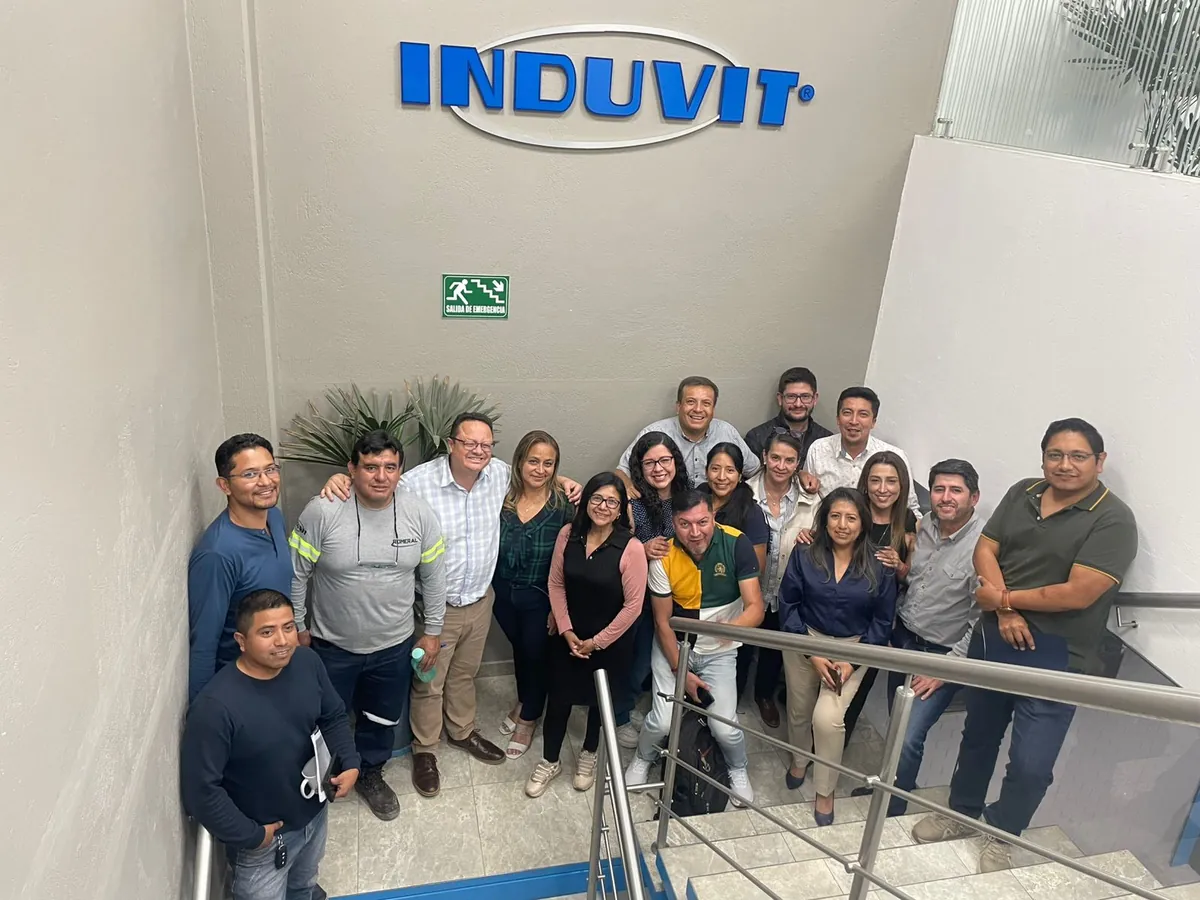 Equipo reunido al terminar la jornada en Quito.